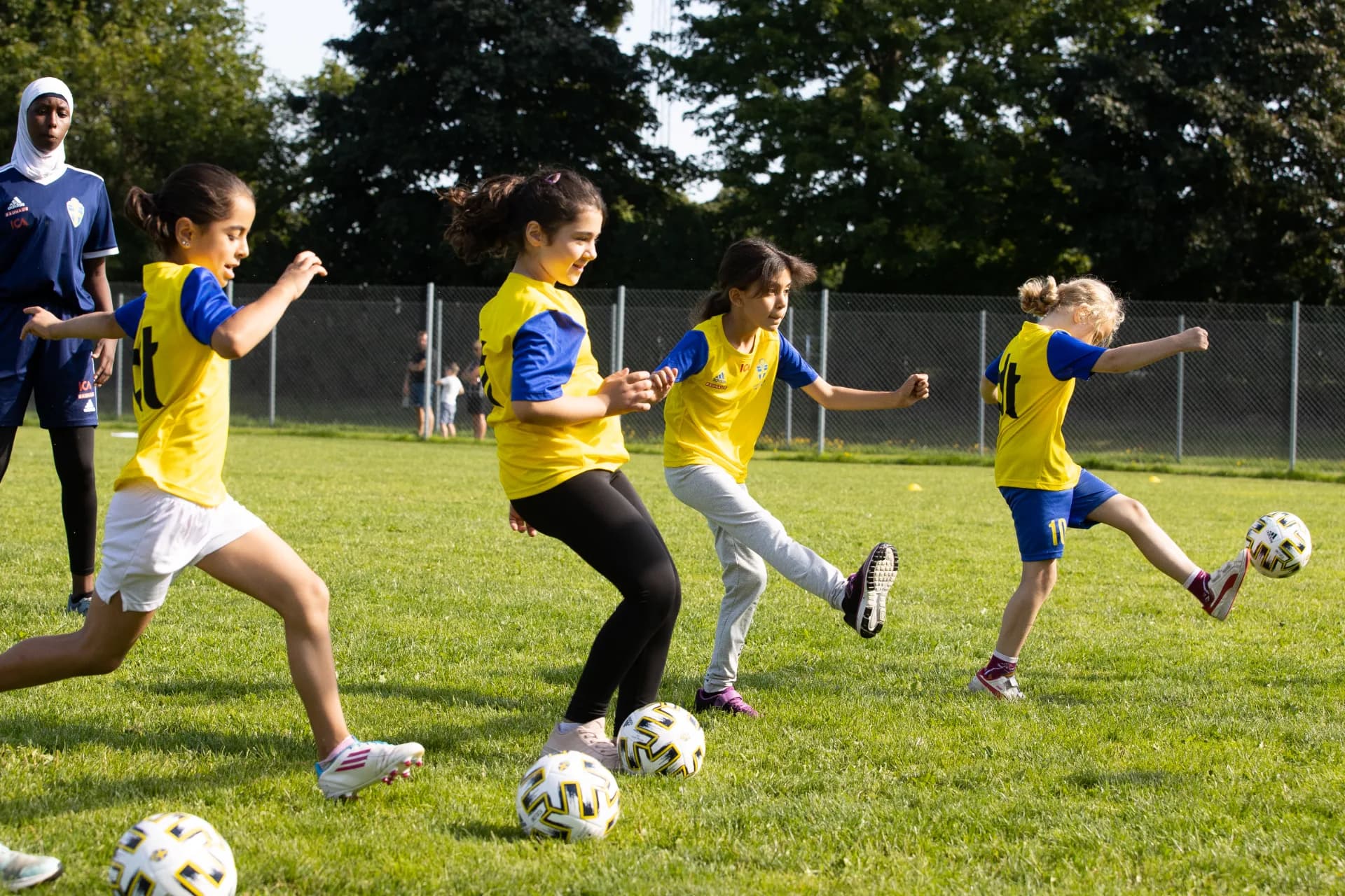 Fotbollsskola för tjejer med Berga Fotbollsnätverk